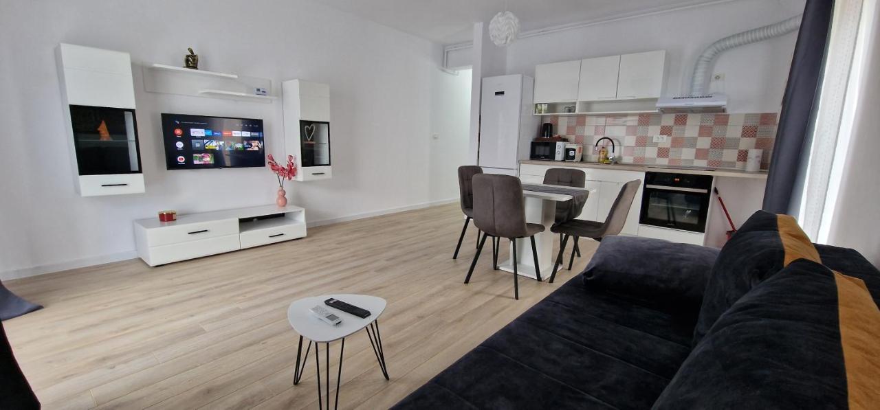 Visaj Homes Giroc Bagian luar foto